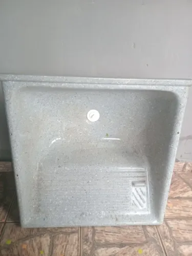 Vende se tanque ,lavar Roupas.