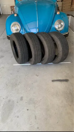 Pneus 195/70 aro 14 obs( quase novo). 