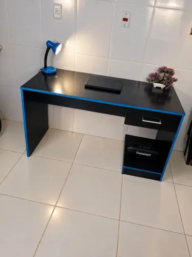 Mesa Escrivaninha Preta com Gaveta e Nicho - R$119