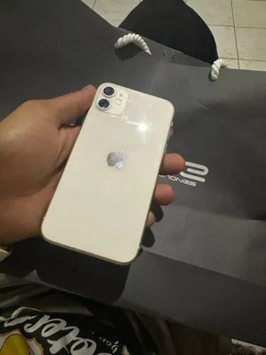 iPhone 11 única dona nunca aberto!