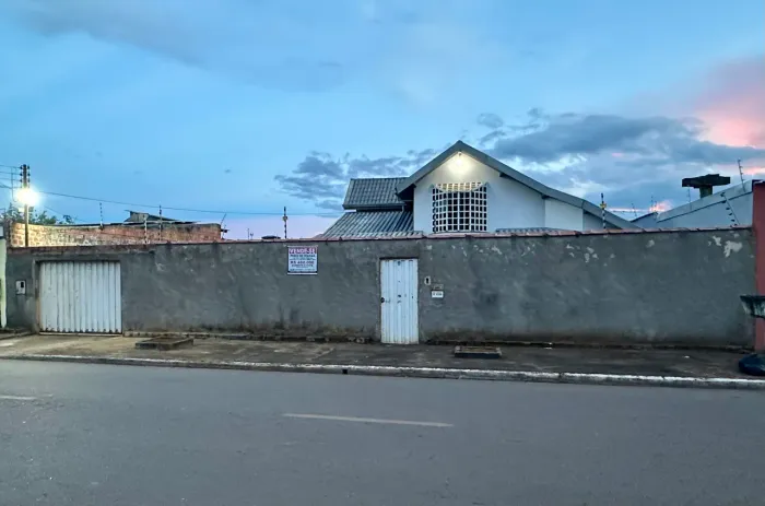 Casa venda estilo sobrado na rua Angico a 200 metros da jatuarana