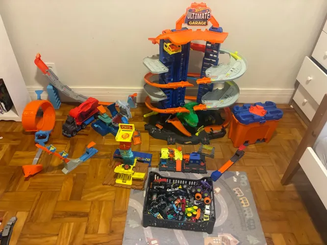 Pistas e carrinhos hotwheels