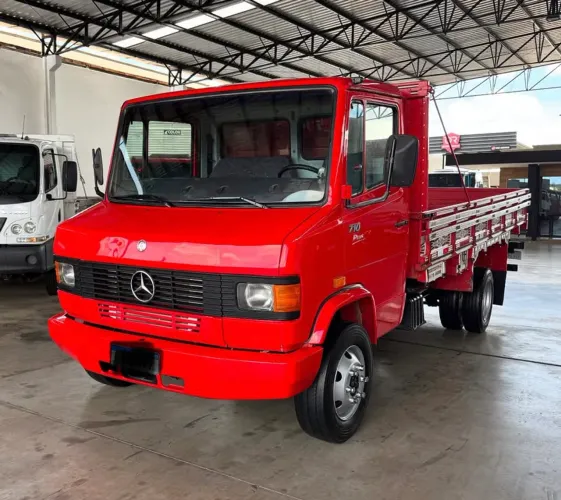Mercedes-Bens 710 