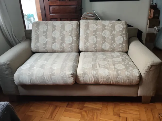SOFÁ DE 3 LUGARES ROBUSTO (180 X 90 CM) - EXCELENTE ESTRUTURA E MUITO CONFORTÁVEL