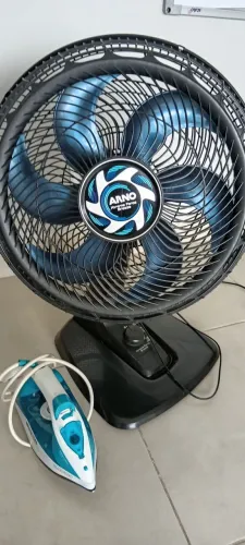 Vendo um ventilador, nao esta funcionando, e bom pra quem sabe consertar.