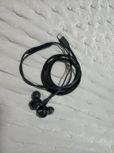 Fone AKG tipo c