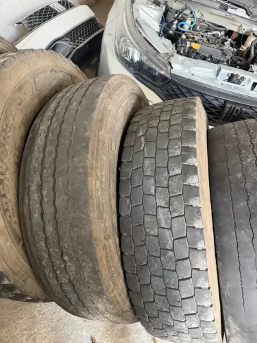 Vendo 9 pneus 275 importados todos bons