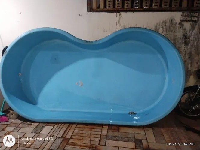 Vendo piscina tem pequenos vazamentos 