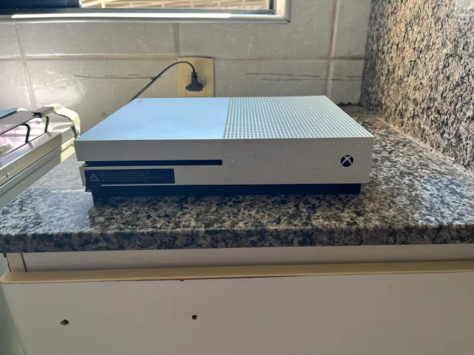 Xbox One S 500GB Branco + 2 Controles Originais + Caixa Original + Jogos