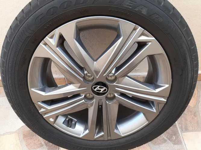 Roda de liga leve aro 16 .com peneu  Goodyear  sem nova ..