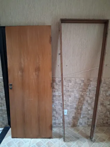 Vendo Porta de Madeira, Tanque duas bocas, Portas de Vidro Pivotante.