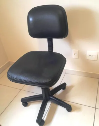 Cadeira de escritorio giratória - estado de nova