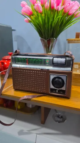 RÁDIO ANTIGO FUNCIONANDO.