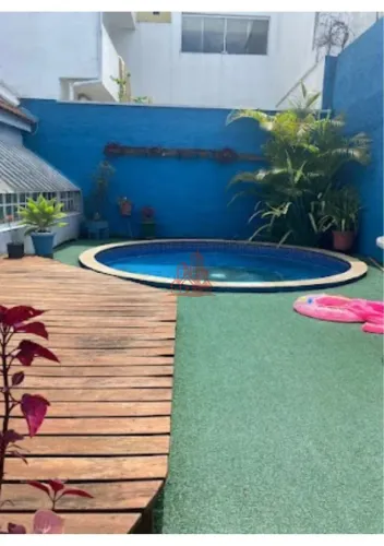 Sobrado à Venda com Piscina no Centro de Jandira
