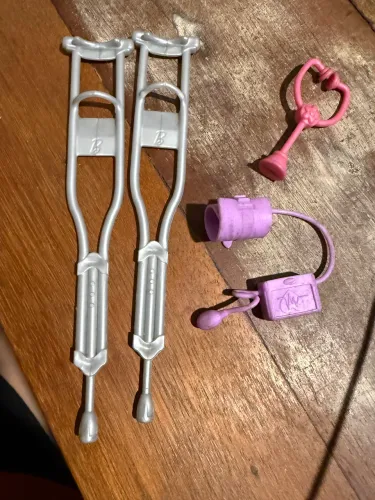 Itens médicos para boneca Barbie médica enfermeira muleta
