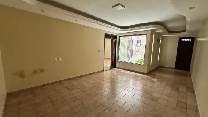 CASA COHAJAP | 7 QUARTOS | 1 SUÍTE | 5 BANHEIROS | 6 VAGAS | R$ 799.999,00
