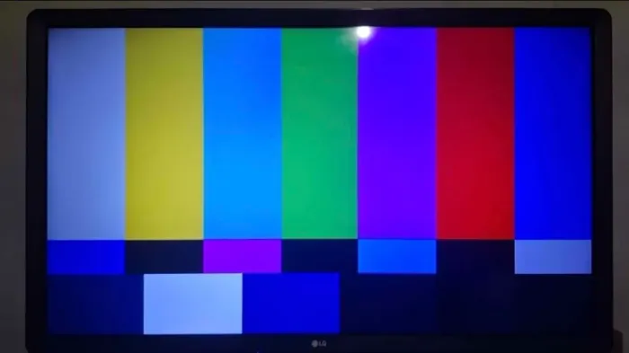 TV LG 32 Polegadas - LED Azulado e algumas marcas na tela