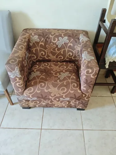 POLTRONA LEVE E ESTILOSA