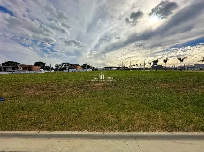  Lote Jardins Versalhes com 230,40 m² - Quitado R$ 300.000,00