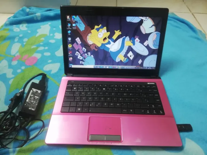 Notebook Asus core i5, 8gb de memória e ssd 240gb. Já está formatado e pronto para uso .
