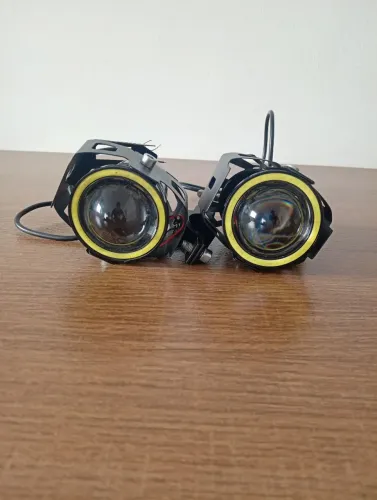 Par de projetores para motos
