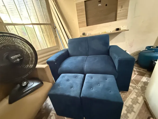 Sofá e 2 pufe usado 