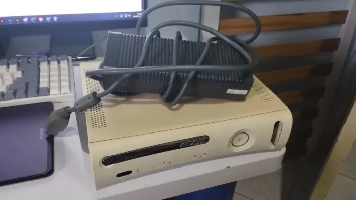 XBOX 360 FAT com defeito + fonte original