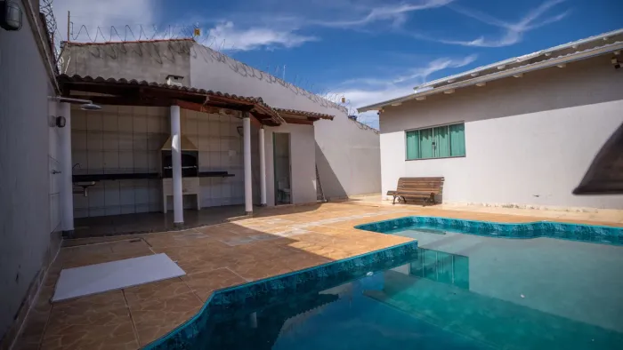 Casa Mobiliada com Piscina e Área Gourmet na Região do Eldorado | Conforto, Segurança e Es