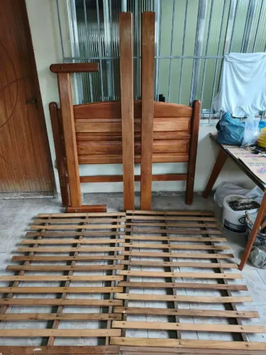 Cama de madeira