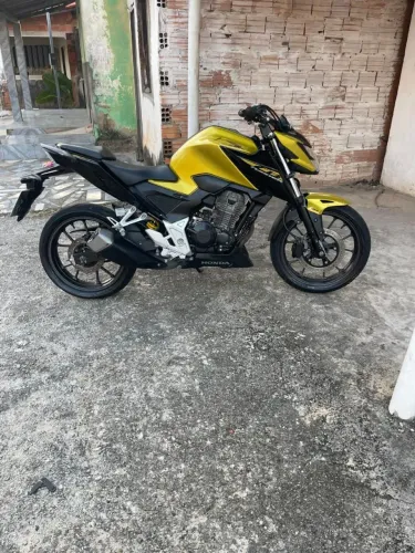 Moto bem conservada