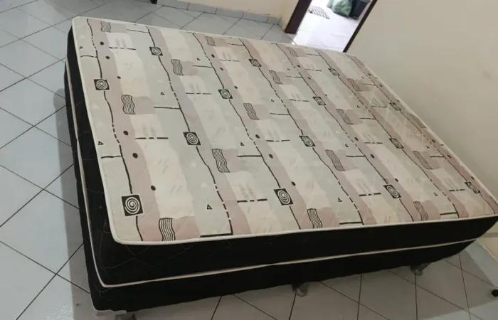 Cama box. Tamanho: casal