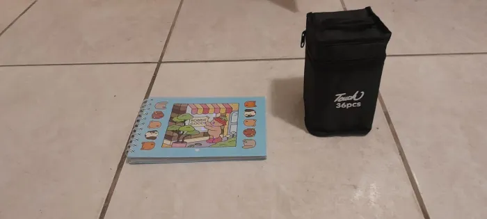Kit Bobbie Goods, Livro e Caneta Touch 36unds
