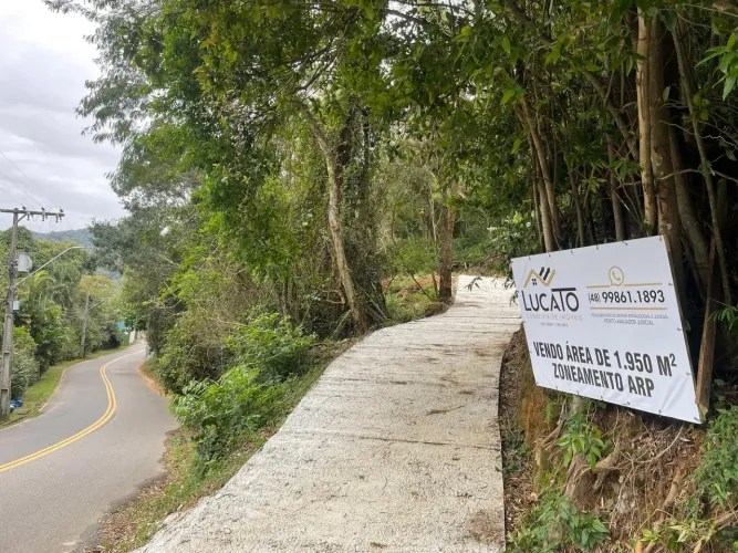 ÁREA URBANA DE 1.950,00 M² RIBEIRÃO DA ILHA VENDO POR 650 MIL