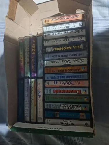 Fitas cassetes de músicas ...
