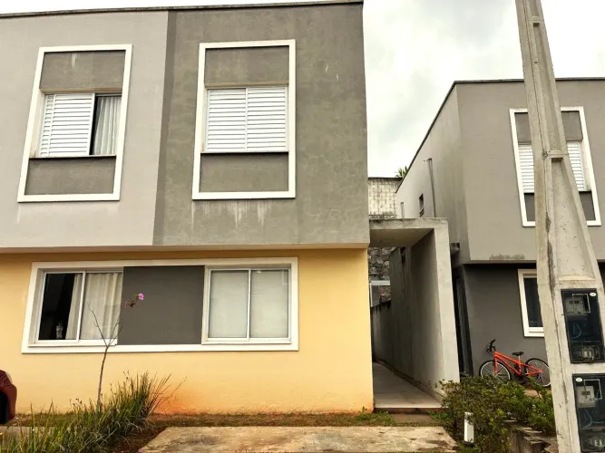 Casa com 2 quartos e 2 banheiros para locação, 70m2 - Centro residencial - Arujá-SP