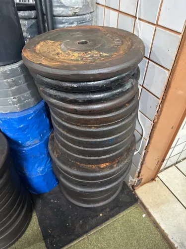 Anilha ferro 20kg usada R$ 8 o kg 