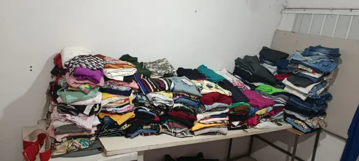 TUDO PARA MONTAR SEU BRECHÓ,ROUPAS, CABIDES, ARARAS CABIDEIRO.