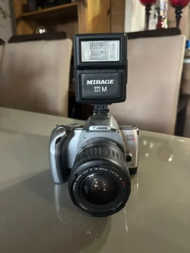 Canon EOS 300V Date + lente Canon EF 28-90mm USM + flash externo Mirage 222M