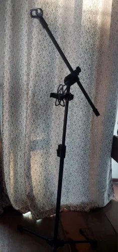 SUPORTE PARA MICROFONE JUNTO COM SUPORTE PARA CELULAR
