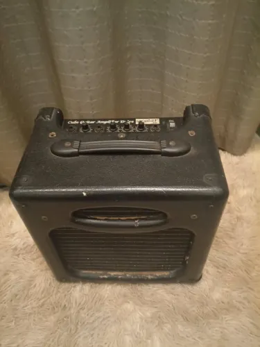 AMPLIFICADOR GUITARRA