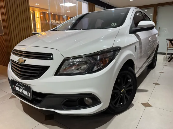 Chevrolet Onix Hatch Selecao 1.0 8V Flex Mec. 4P 2015