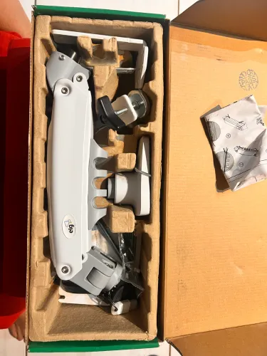 suporte multiarticulado com pistao a gas para monitor de 17?a 35? pol. Na caixa