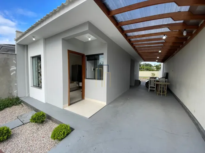 Linda casa a venda no Centro de Canelinha, pronta para morar!
