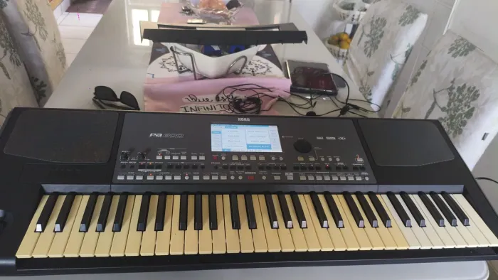 Teclado Korg pa 600