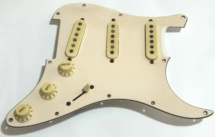 Captadores e escudo de guitarra elétrica Old Tagima Straotaster + Eletrônica