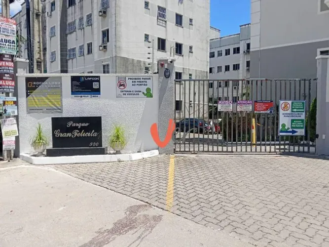 Apartamento com 2 dormitórios para alugar, 43 m² por R$ 1.724,82/mês - Centro - Maracanaú/