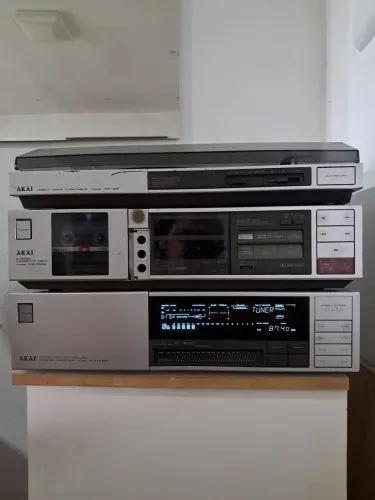 Venda de um Rádio AkAi
