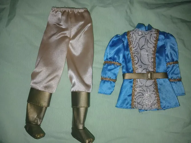 Barbie roupa príncipe Stefan rapunzel