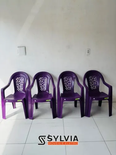 CADEIRAS DE PLÁSTICO COM BRAÇO