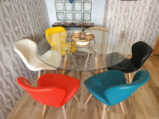 Mesa Eiffel Vidro 1,20 com 6 cadeiras.